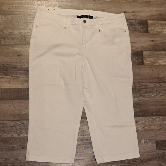 Studio Cream Capris - Picture 1 of 5